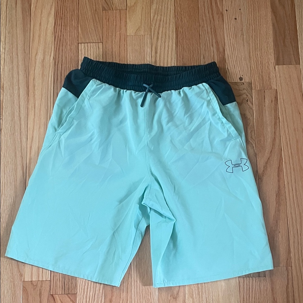 Under Armour Shorts Boys XL Blue Logo Athletic Outdoors Casual